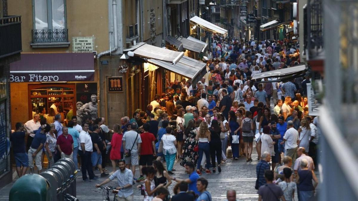 Espacioso Apartamento En El Centro De Pamplona Bagian luar foto